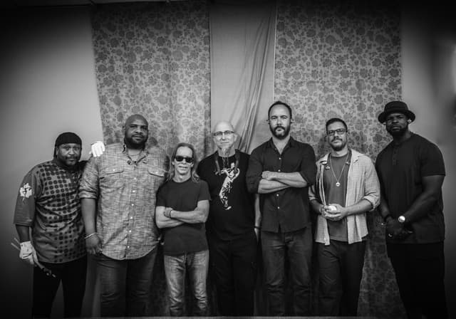 Dave Matthews Band gallery photo 4