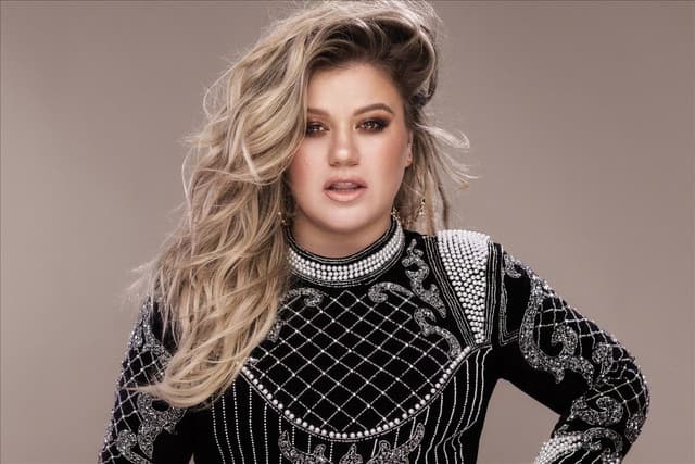 Kelly Clarkson gallery photo 5