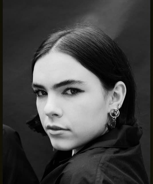 BENEE gallery photo 3