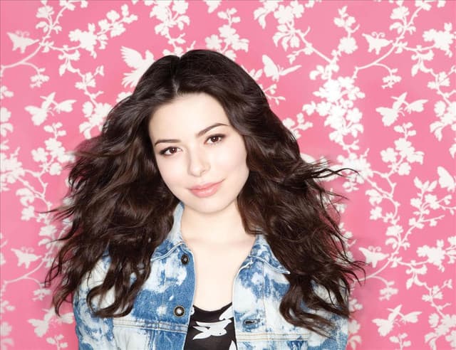 Miranda Cosgrove gallery photo 1