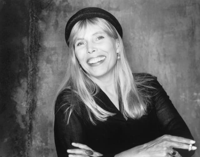 Joni Mitchell gallery photo 1