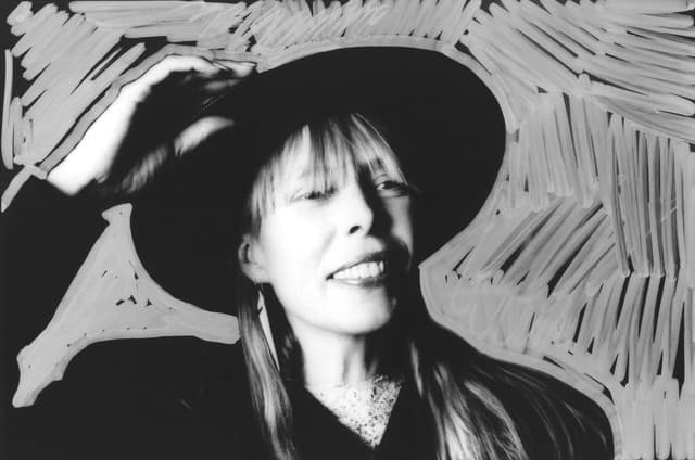 Joni Mitchell gallery photo 10